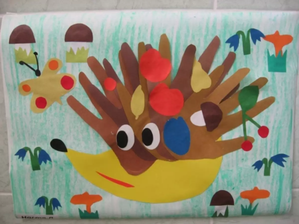 Applique kutoka Palms katika Kindergarten: Hedgehog na Swan Picha na Picha