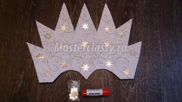 Crown για το χιόνι Queen DIY: Master Class με φωτογραφία