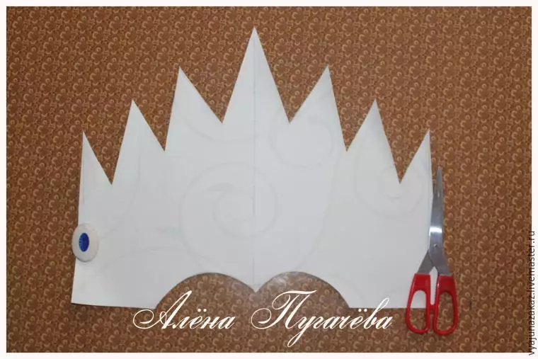 Круна за снег кралицата DIY: господар класа со слика