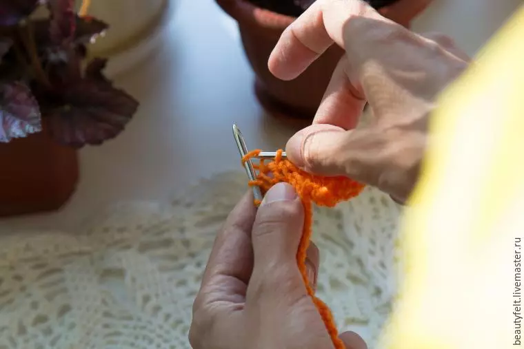 Labar tal-għatu tan-knitting għal tifel: kif torbot tifel elmu ma 'ritratt u video