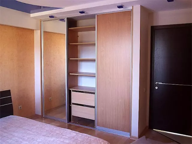 Comment choisir une armoire dans le couloir (30 photos)