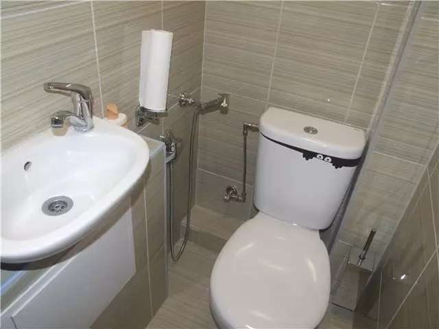 Lite toalettrum inredning