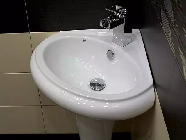 Väike WC-tuba interjöör