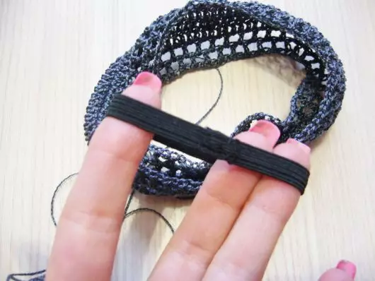 Girl CAP b 'labar tan-knitting: Kif Tie Ħwejjeġ Ġodda tal-Ħarifa u tax-Xitwa bir-Ritratti u l-Vidjows