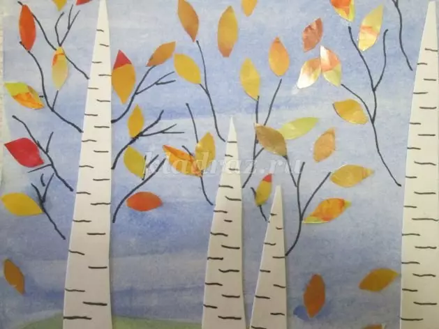 Sovellus Värillisen paperin aiheesta Syksyllä Kindergartenissa valokuvilla ja videoilla