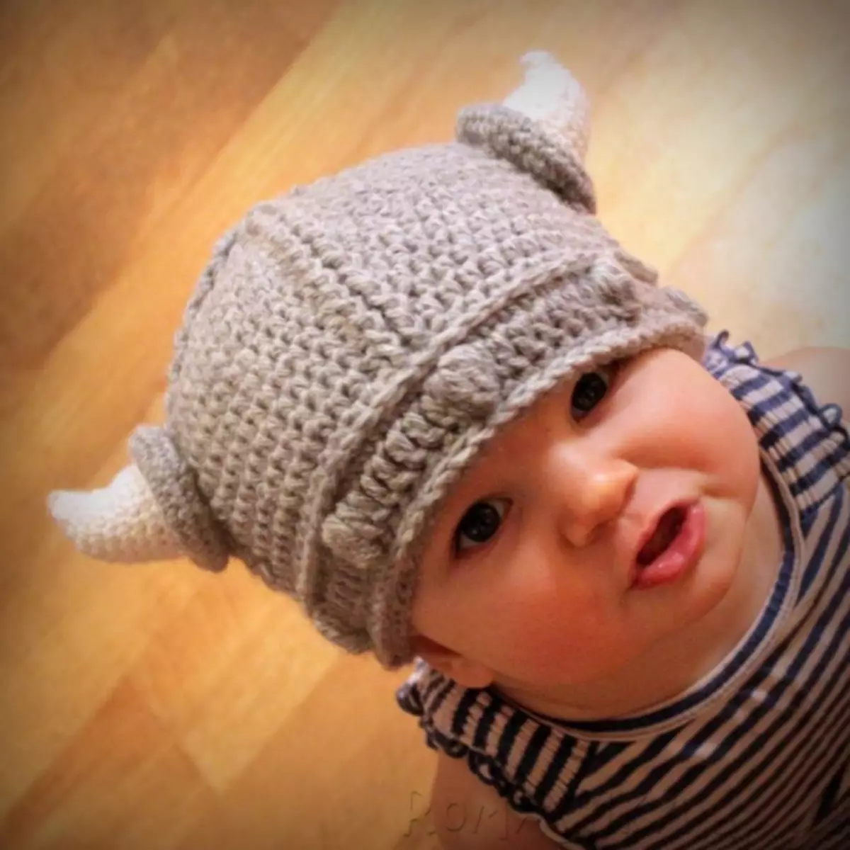 Topi dengan jarum rajut untuk anak laki-laki: Cara mengikat helm-helm dan winter earguard untuk anak-anak dengan video