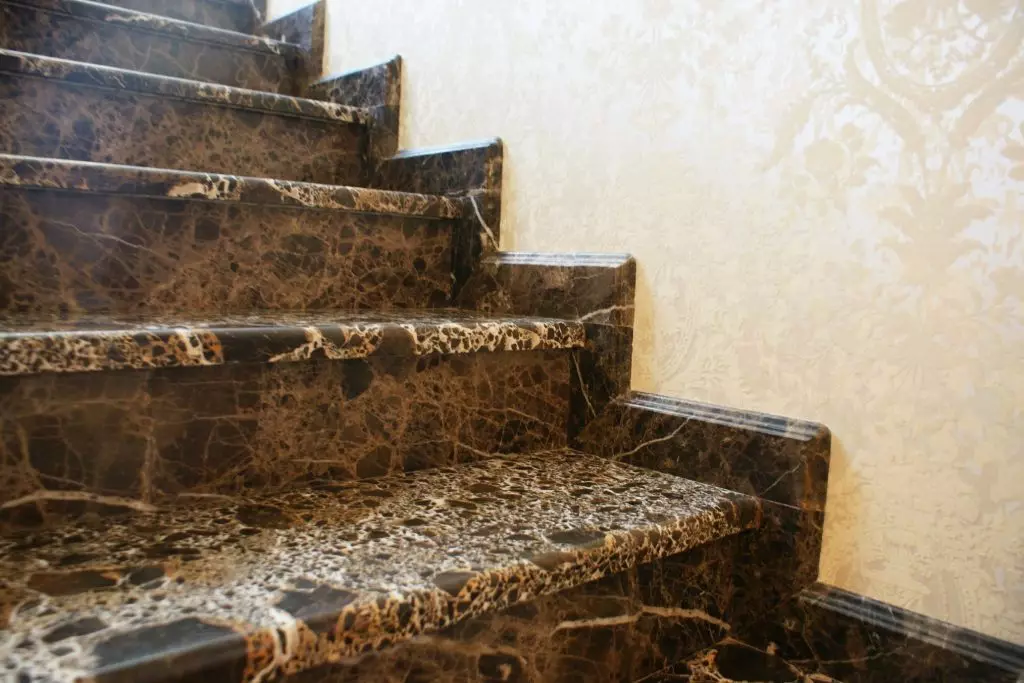 Kumaliza Marble Staircase.