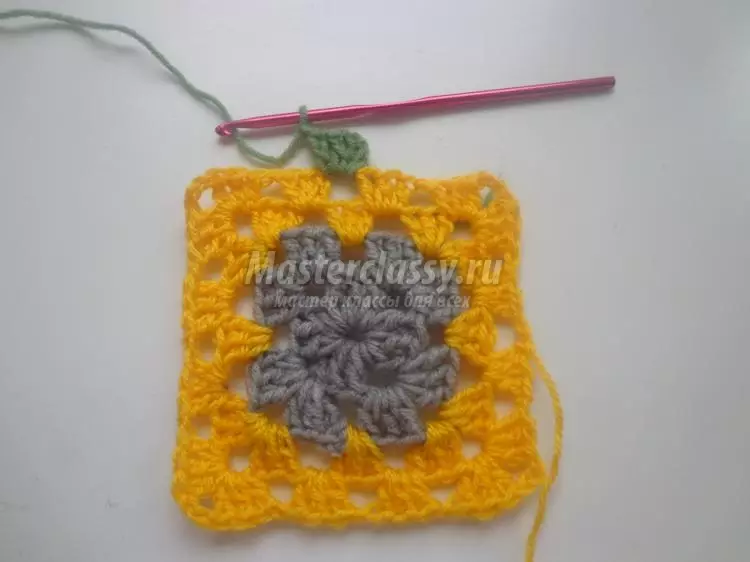 Kanner plaid Circuiten mat Crochet: Wéi bannen eng Decken mat engem Teddybier op enger Masterklass mat Video
