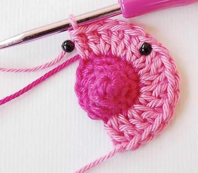Crochet ilə uşaq örtüklü sxemlər: video ilə master-klassda bir teddy ayı ilə bir yorğanı necə bağlamaq olar