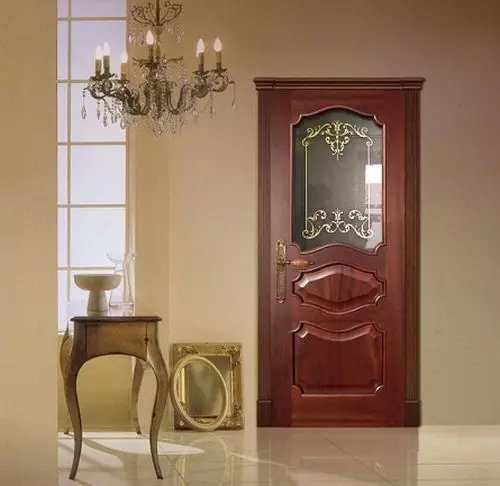 Wybierz wnętrze rzeźbione drzwi z drewna