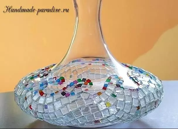 Dekoracija vaza sa staklenim mozaikom