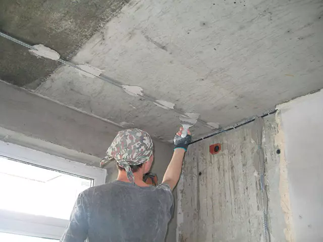 Badezimmerinnenraum in einem Panelhaus