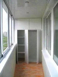 Логгиядә шкафны һәм аскы балконны ничек ясарга