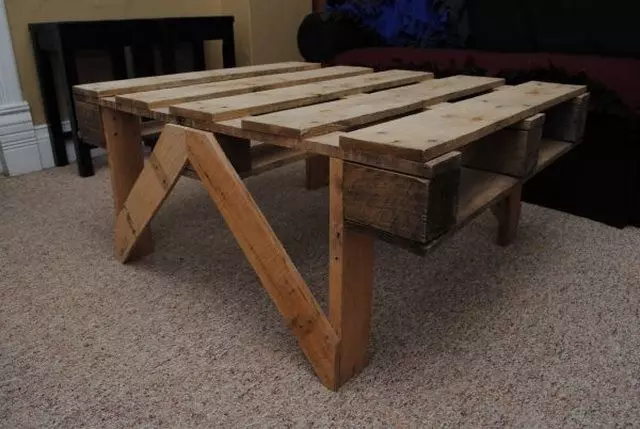 आपल्या स्वत: च्या हाताने कॉफी टेबल कसा बनवायचा (50 फोटो)