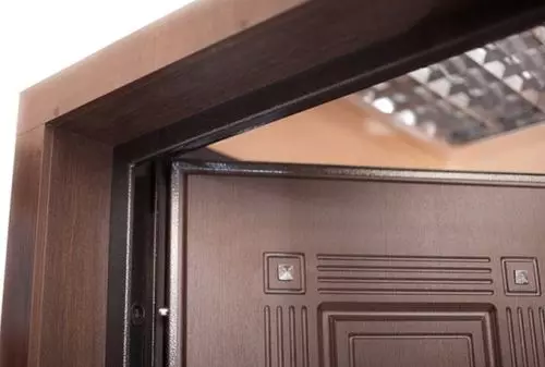Fremgangsmåte for å installere en god dør for inngangsdøren