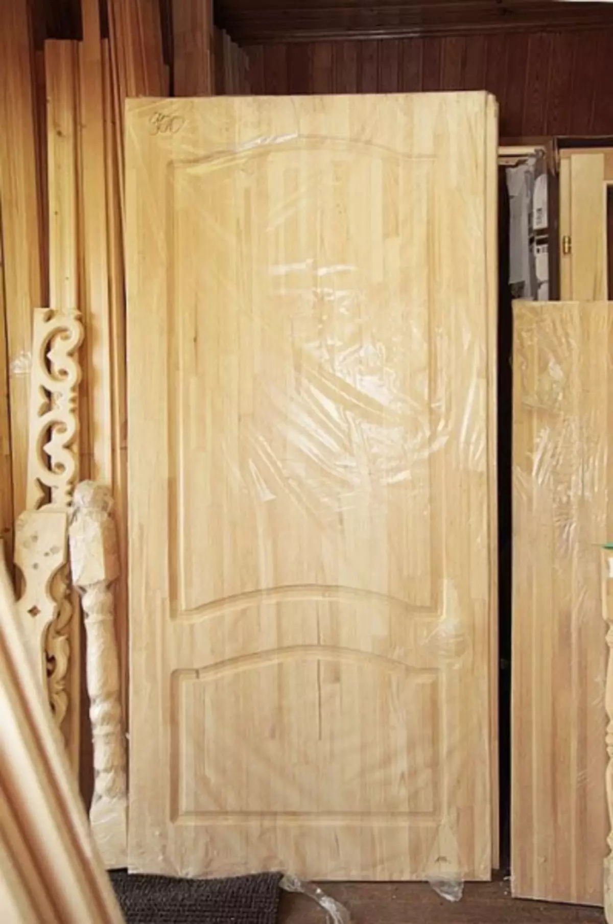 Jak wybrać tanie drewniane drzwi do dawania