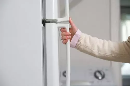 Byte av kylskåp dörrtätningsgummi