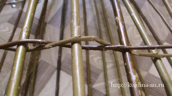 Weaving caskets mula sa Willow para sa mga nagsisimula: Paano mag-habi sa isang master class at video tutorial