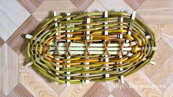 Weaving caskets mula sa Willow para sa mga nagsisimula: Paano mag-habi sa isang master class at video tutorial