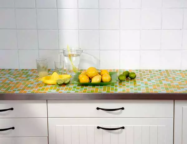 Praktisk og originalt bordplade til køkkener fra flise