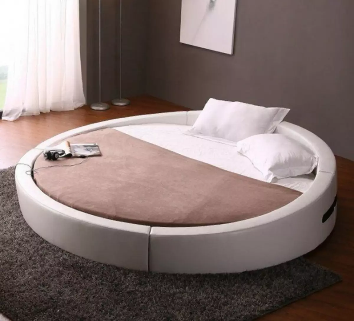 Kerek ágy a modern hálószobában Interior: Fénykép bútorok, amely kényelmes és kényelmes (38 fotó)