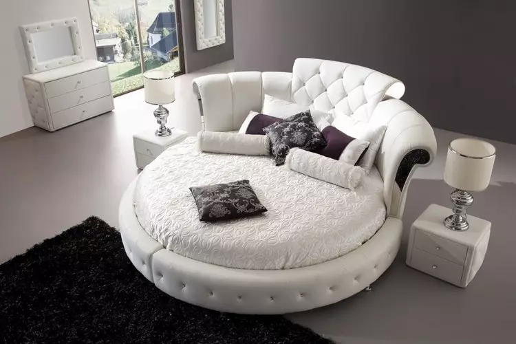 Round bed in the modern bedroom interior: photo of furniture, which has comfort and comfort (38 photos)