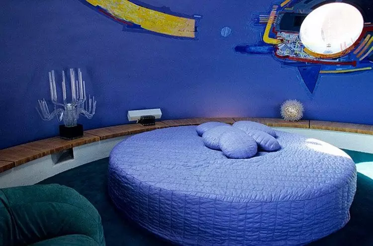 Στρογγυλό κρεβάτι στο σύγχρονο εσωτερικό υπνοδωμάτιο: φωτογραφία των επίπλων, που έχει άνεση και άνεση (38 φωτογραφίες)