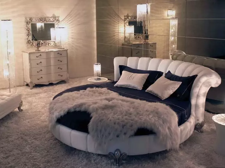 Okrugli krevet u modernom unutrašnjosti spavaće sobe: Fotografija namještaja, koji ima udobnost i udobnost (38 fotografija)