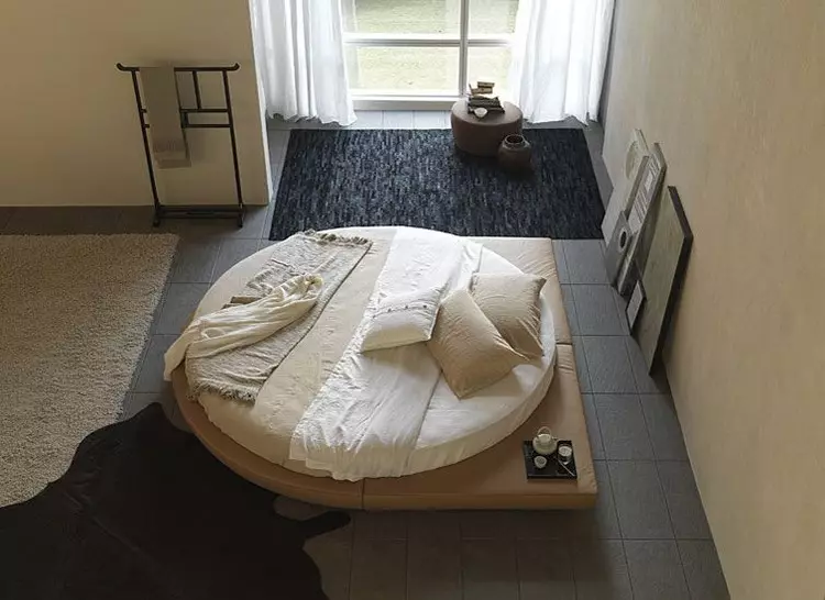 Kerek ágy a modern hálószoba belső: fotó bútor, amely a kényelem és a komfort (38 fotó)