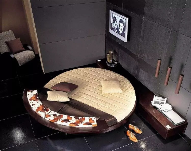 მრგვალი საწოლი თანამედროვე საძინებელი ინტერიერში: ავეჯის ფოტო, რომელსაც აქვს კომფორტი და კომფორტი (38 ფოტო)
