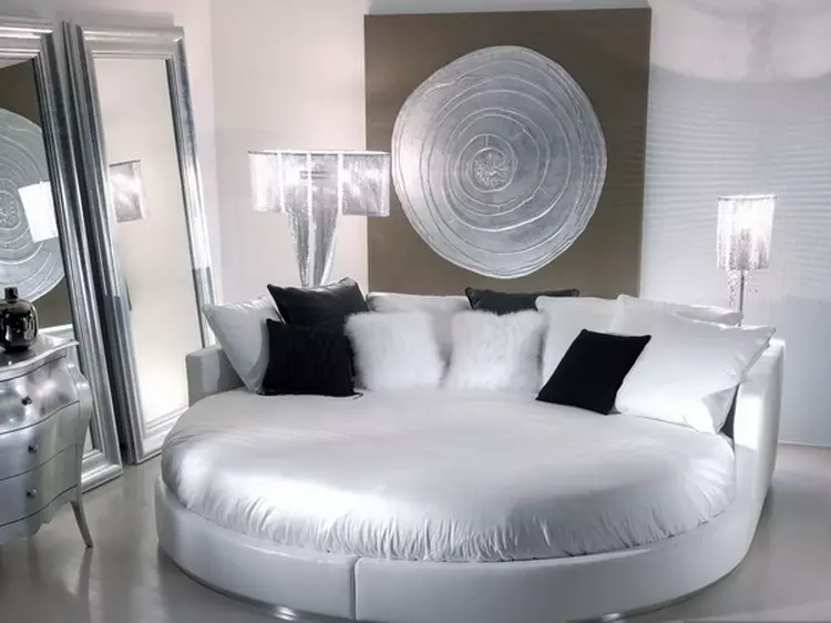 Cama redonda no quarto moderno interior: Foto de móveis, que tem conforto e conforto (38 fotos)