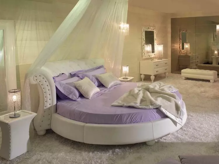 تخت گرد در اتاق خواب مدرن: عکس مبلمان، که دارای راحتی و راحتی (38 عکس)