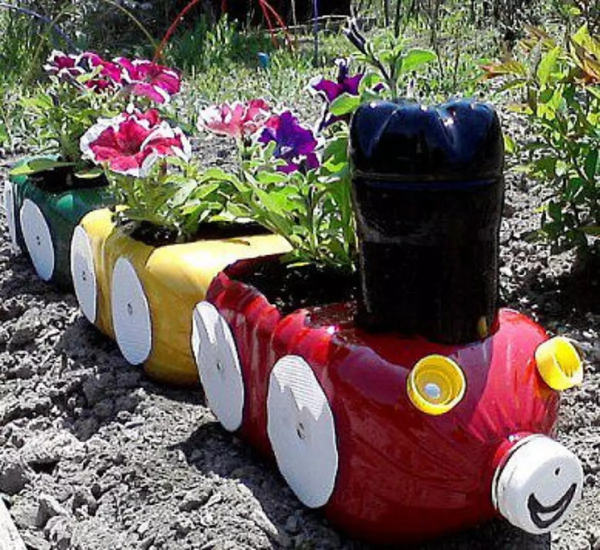 Пластмасови бутилки за градина със снимки и видеоклипове