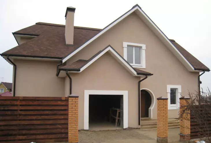 Facade plaster to protect your home from rain and frost and decorative design