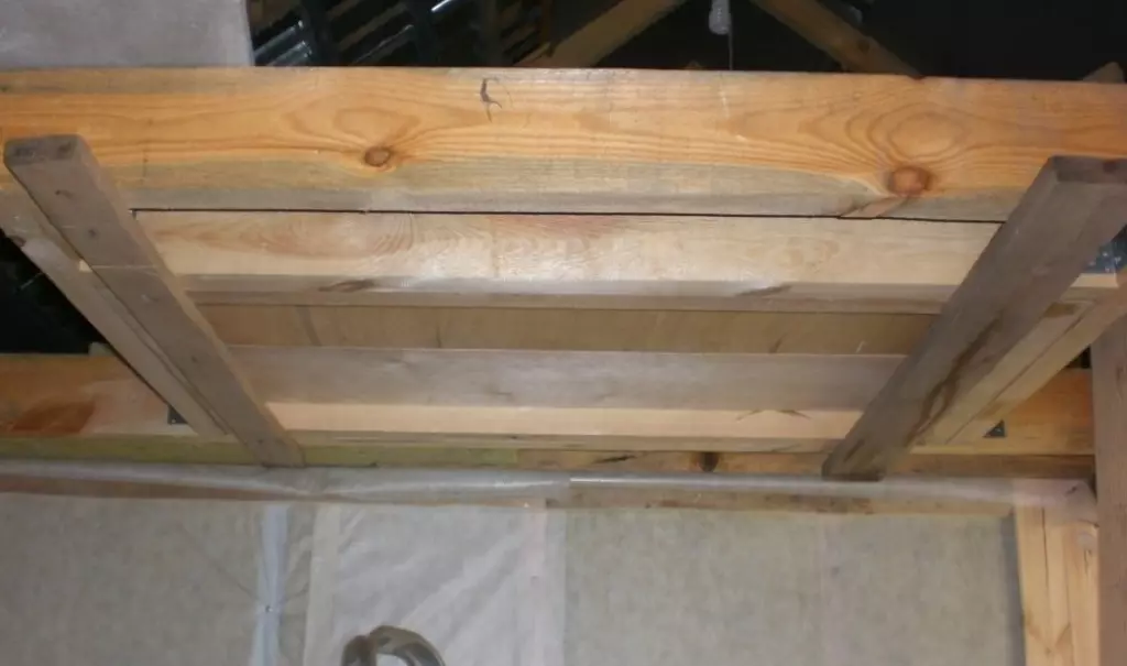 Simple hatch in the attic do it yourself