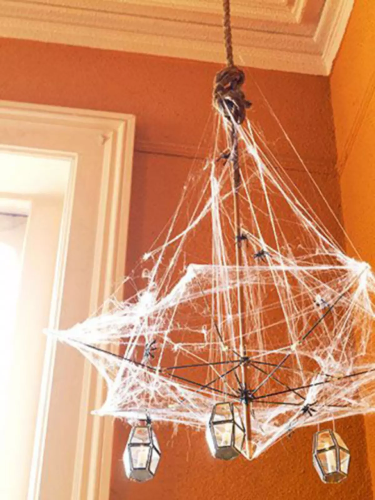 Web på Halloween gør det selv fra ledning og fra tråde
