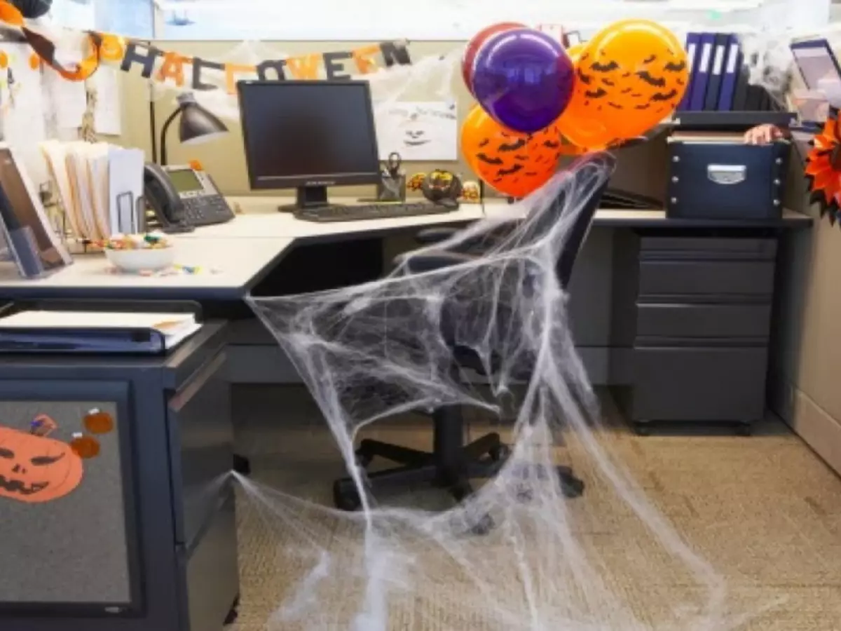Web pada halloween melakukannya sendiri dari kawat dan dari utas