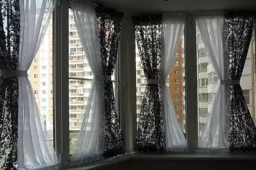 如何让窗帘缝到阳台上这样做