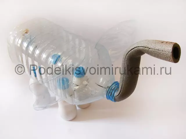 Słoń plastikowej butelki z własnymi rękami ze zdjęciami i filmem