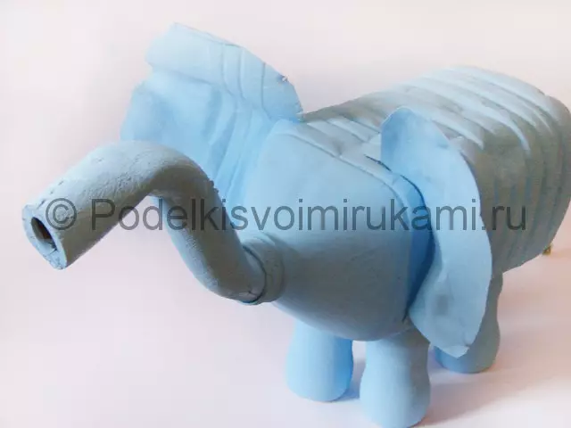 Fotoğraf ve video ile kendi elleriyle plastik şişe fil