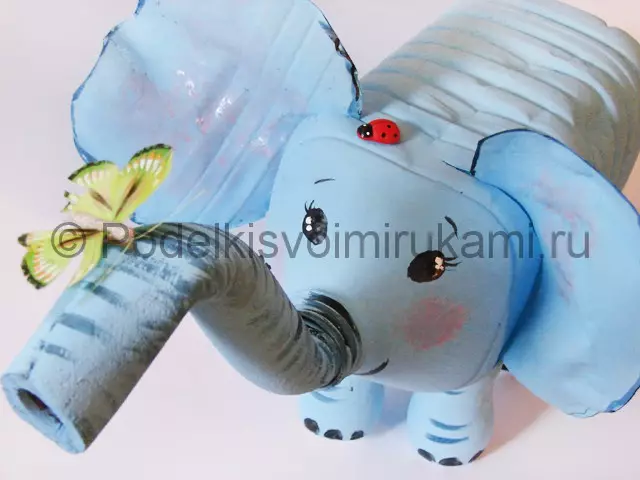 Gajah botol plastik dengan tangan mereka sendiri dengan foto dan video