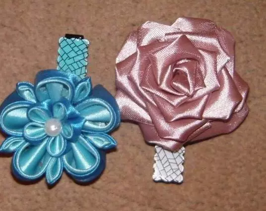 Rosa Kanzashi kuchokera pa tepi 5 cm: kalasi ya Master Pad ndi zithunzi ndi kanema