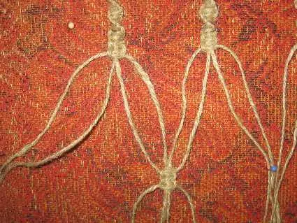 Kushpo Macrame fun awọn ododo pẹlu ọwọ ara wọn: Bi o ṣe le riran, kilasi titunto pẹlu fọto kan