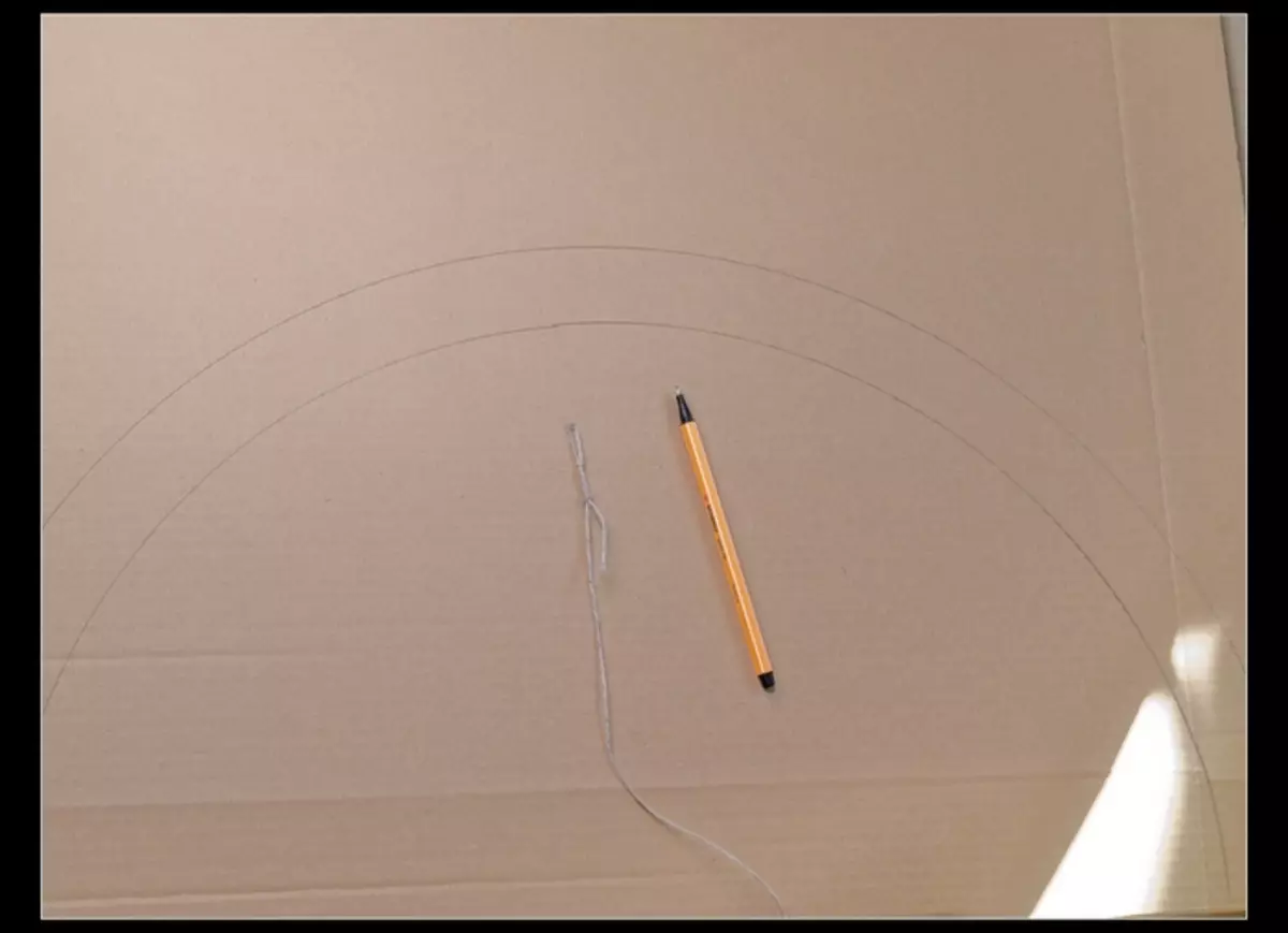 พัดลมทำมันเองจากกระดาษแข็งและหลอดกระดาษ