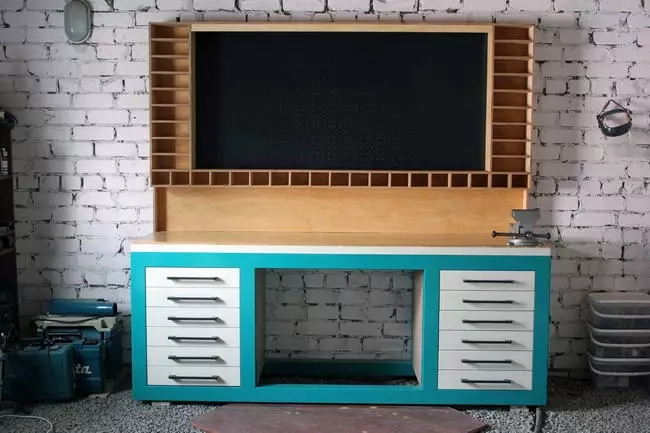 Puikus garažas naminis. Cool Homemade Workbench.