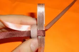 Ribbon menenun dari reben: skim dengan gambar dan pelajaran video