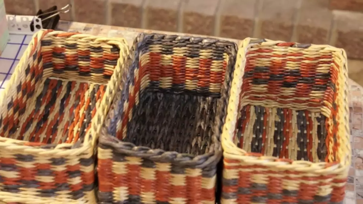 Weaving from newspapers for beginners with schemes, photos and videos