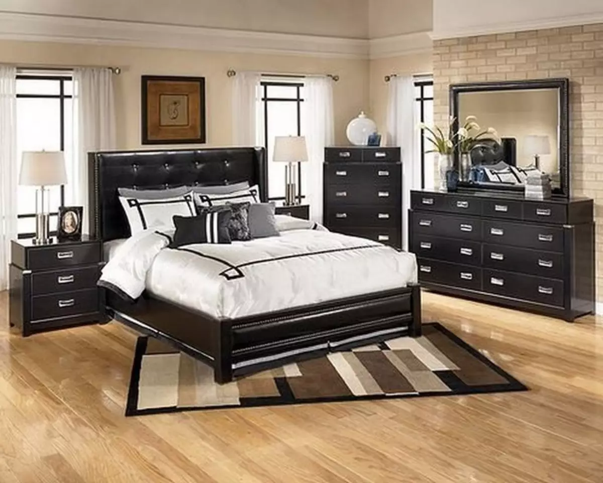 איך לשים רהיטים בחדר השינה: דוגמאות פנים עם מיטות סיים תחת מיטה, ארון בגדים שולחן ההלבשה (36 תמונות)