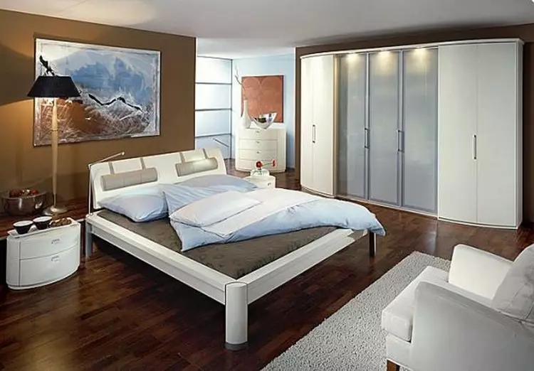 Com posar mobles a l'habitació: Exemples Interior amb llits acabats sota llit, armari i taula de vestir (36 fotos)