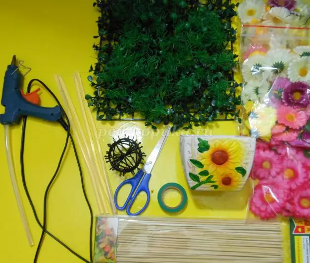 Topiaria از رنگ های مصنوعی و Sisal: کلاس استاد با ویدئو